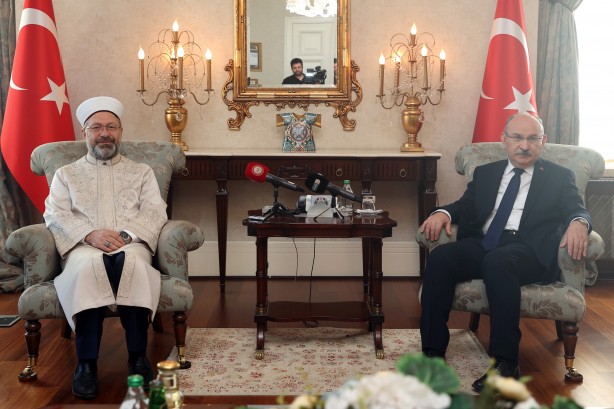 Foto - Diyanet İşleri Başkanı Ali Erbaş, Manisa'da hafızlık icazet törenine katıldı