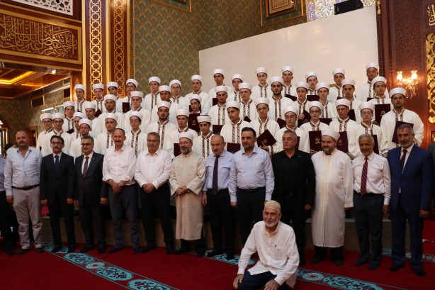 Foto - Diyanet İşleri Başkanı Ali Erbaş, Manisa'da hafızlık icazet törenine katıldı