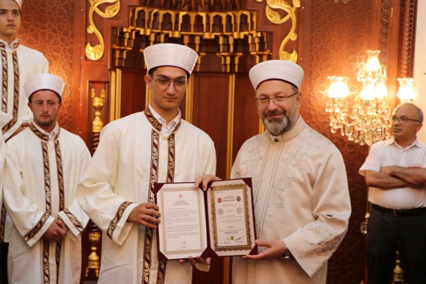 Foto - Diyanet İşleri Başkanı Ali Erbaş, Manisa'da hafızlık icazet törenine katıldı