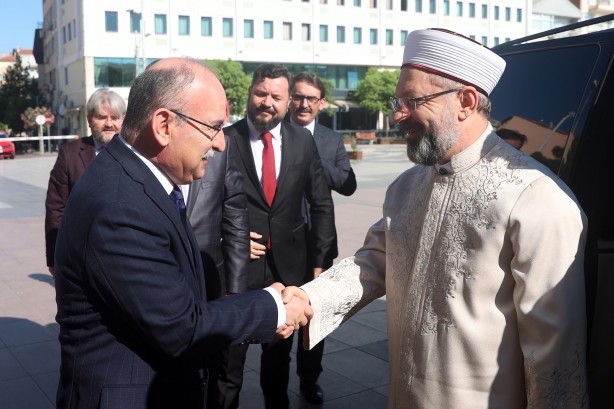 Foto - Diyanet İşleri Başkanı Ali Erbaş, Manisa'da hafızlık icazet törenine katıldı