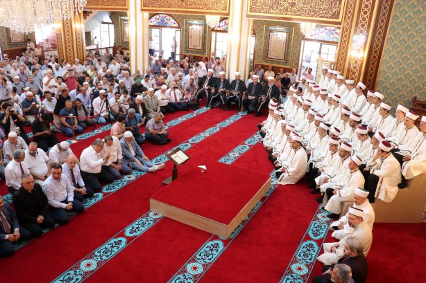 Foto - Diyanet İşleri Başkanı Ali Erbaş, Manisa'da hafızlık icazet törenine katıldı