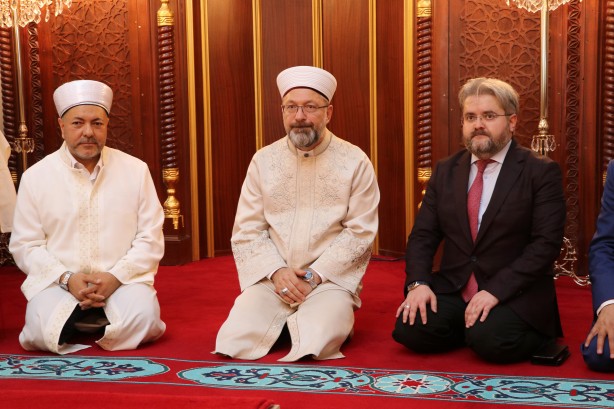 Foto - Diyanet İşleri Başkanı Ali Erbaş, Manisa'da hafızlık icazet törenine katıldı