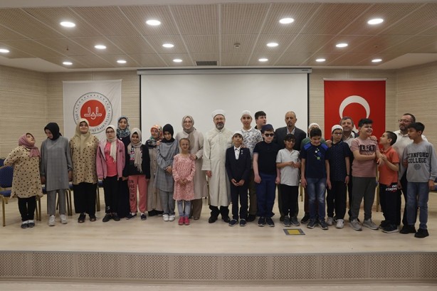 Foto - Diyanet İşleri Başkanı Erbaş, görme engelli hafızlık öğrencilerinin yıl sonu etkinliğine katıldı