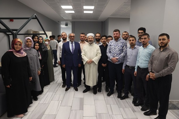 Foto - Diyanet İşleri Başkanı Erbaş, görme engelli hafızlık öğrencilerinin yıl sonu etkinliğine katıldı