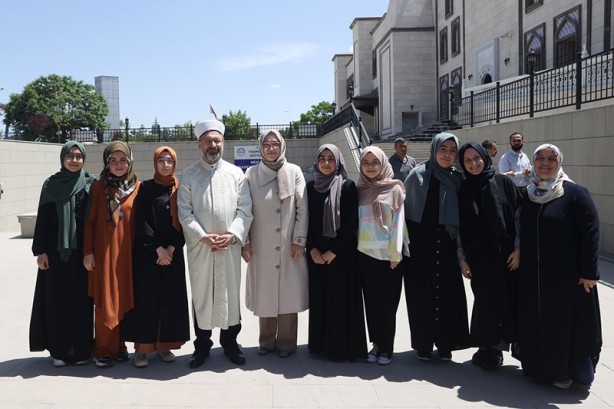 Foto - Diyanet İşleri Başkanı Erbaş, görme engelli hafızlık öğrencilerinin yıl sonu etkinliğine katıldı