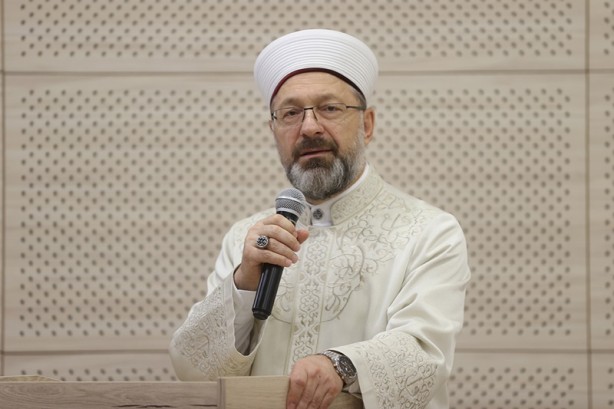 Diyanet İşleri Başkanı Erbaş, görme engelli hafızlık öğrencilerinin yıl sonu etkinliğine katıldı
