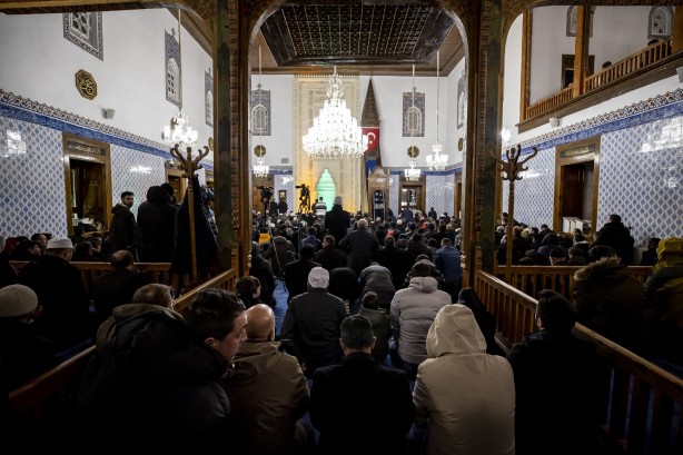 Foto - Diyanet İşleri Başkanı Erbaş'ın çağrısı karşılık buldu! 90 bin camide Kur'an-ı Kerim okunup eller semaya açıldı