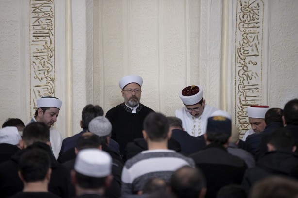 Foto - Diyanet İşleri Başkanı Erbaş'ın çağrısı karşılık buldu! 90 bin camide Kur'an-ı Kerim okunup eller semaya açıldı