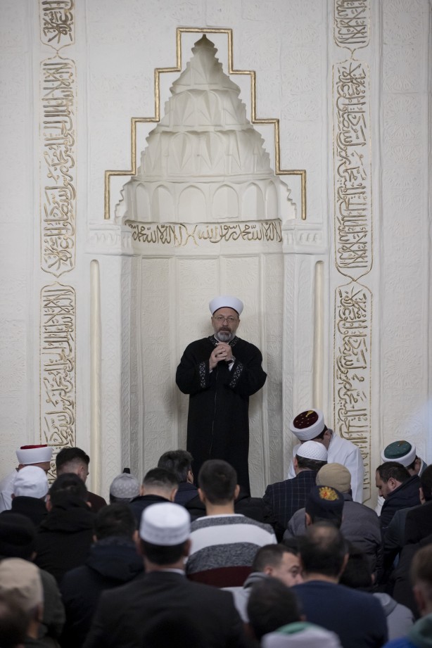 Foto - Diyanet İşleri Başkanı Erbaş'ın çağrısı karşılık buldu! 90 bin camide Kur'an-ı Kerim okunup eller semaya açıldı