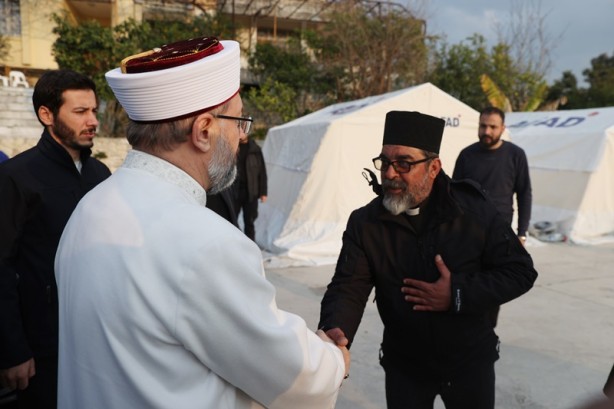 Diyanet İşleri Başkanı Erbaş'tan kiliseye ziyaret
