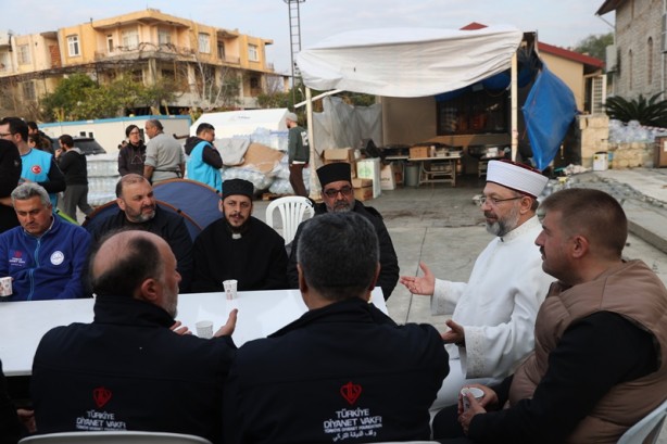 Foto - Diyanet İşleri Başkanı Erbaş'tan kiliseye ziyaret
