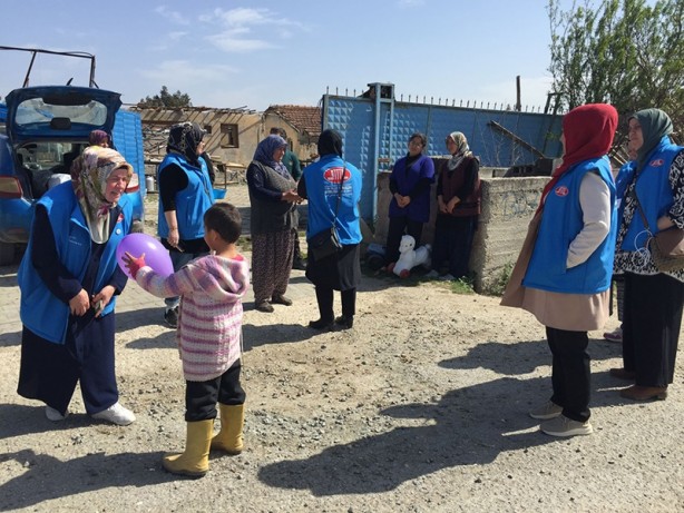 Foto - Diyanet İşleri Türk İslam Birliği gönüllüleri, Hatay'da oyuncak dağıttı
