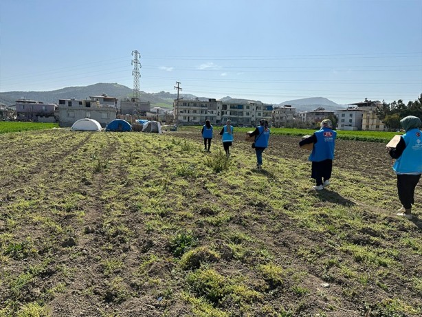 Foto - Diyanet İşleri Türk İslam Birliği gönüllüleri, Hatay'da oyuncak dağıttı