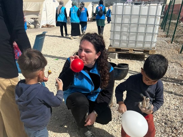 Foto - Diyanet İşleri Türk İslam Birliği gönüllüleri, Hatay'da oyuncak dağıttı