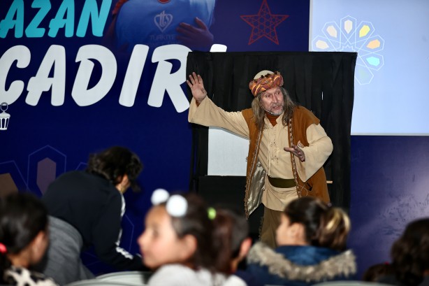 Foto - Diyanet'in "İyilik Çadırları" depremzede çocukların yüzünü güldürüyor