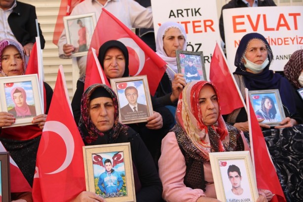 Foto - Diyarbakır anneleri 'Anneler Günü'nde de evlatlarının yolunu gözlüyor