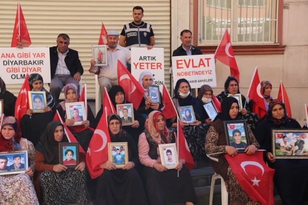 Foto - Diyarbakır anneleri 'Anneler Günü'nde de evlatlarının yolunu gözlüyor