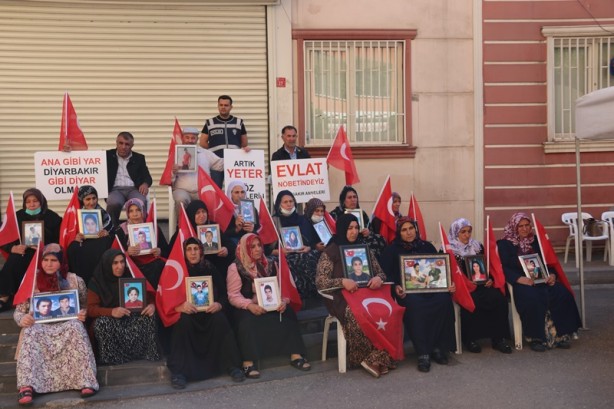 Foto - Diyarbakır anneleri 'Anneler Günü'nde de evlatlarının yolunu gözlüyor