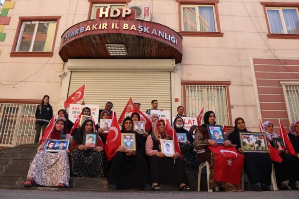 Foto - Diyarbakır anneleri 'Anneler Günü'nde de evlatlarının yolunu gözlüyor