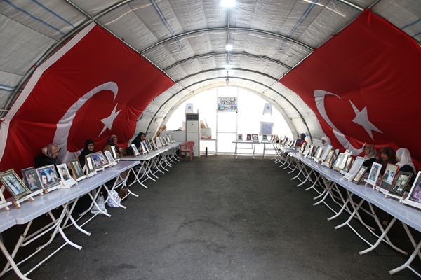 Diyarbakır anneleri evlatlarına kavuşmak istiyor!