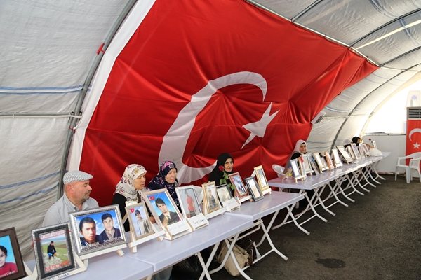 Foto - Diyarbakır annelerinden evlatlarına çağrı: Teslim olun