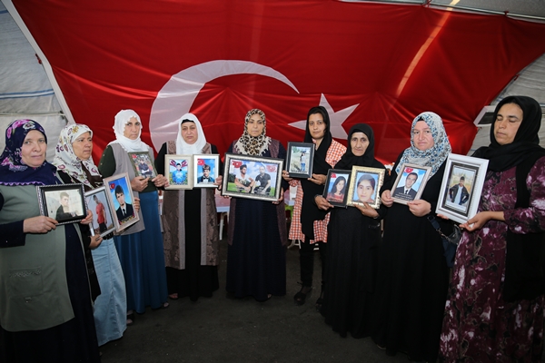 Diyarbakır annelerinden evlatlarına çağrı: Teslim olun