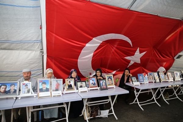 Foto - Diyarbakır annelerinden evlatlarına çağrı: Teslim olun