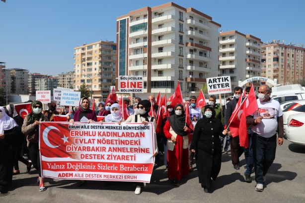 Foto - Diyarbakır annelerine Siirtli kadınlardan destek