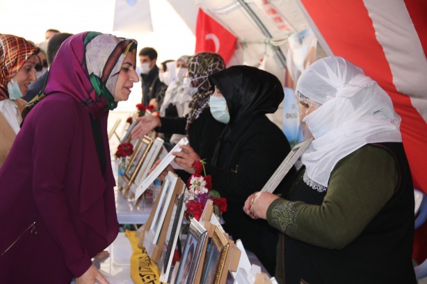 Foto - Diyarbakır annelerine Siirtli kadınlardan destek