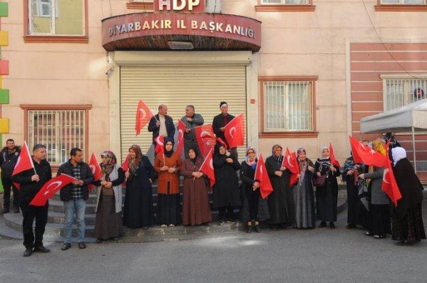 Foto - Diyarbakır annelerini ziyaret etmedi! Meral Akşener kimden çekindi?