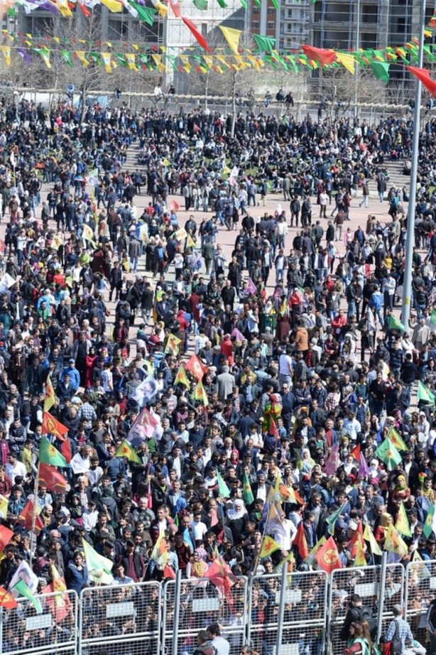 Foto - Diyarbakır Nevruzundan skandal kareler!