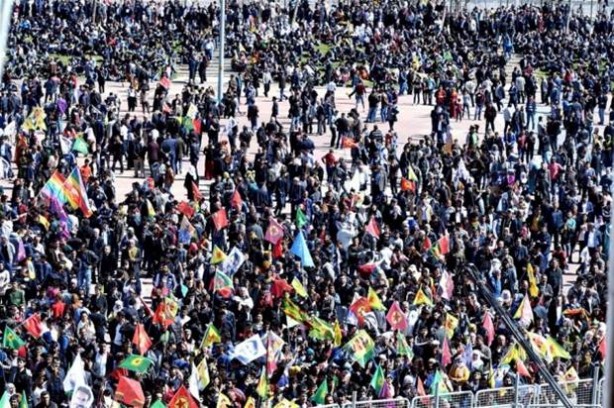 Foto - Diyarbakır Nevruzundan skandal kareler!