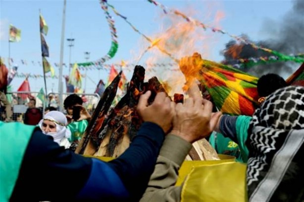 Foto - Diyarbakır Nevruzundan skandal kareler!