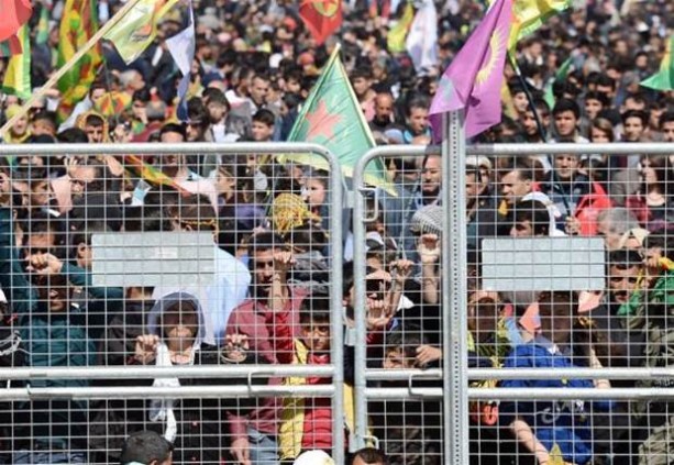 Foto - Diyarbakır Nevruzundan skandal kareler!