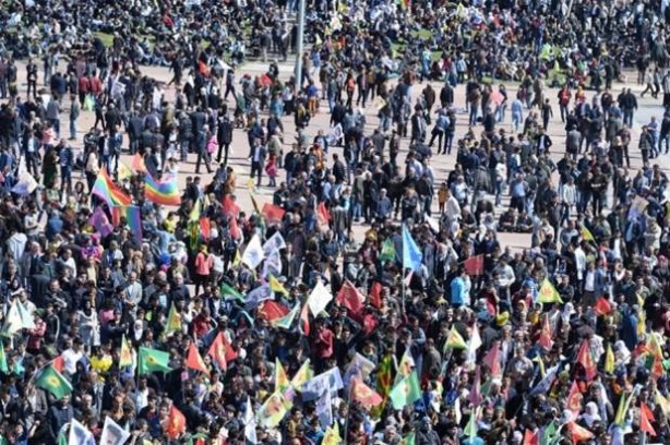 Foto - Diyarbakır Nevruzundan skandal kareler!
