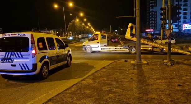 Diyarbakır'da 3 aracın karıştığı zincirleme kaza