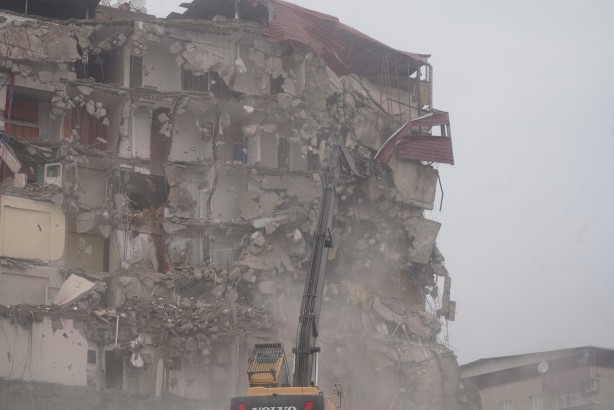 Foto - Diyarbakır'da acil yıkım kararı alınan yapılar bir bir yıkılıyor