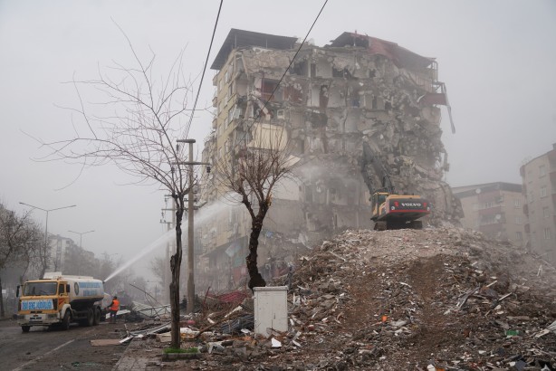 Foto - Diyarbakır'da acil yıkım kararı alınan yapılar bir bir yıkılıyor