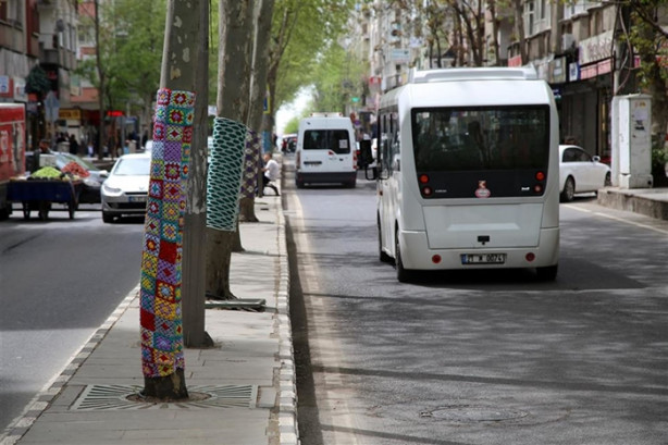 Foto - Diyarbakır'da ağaçlar kadınların el emeğiyle giydirildi