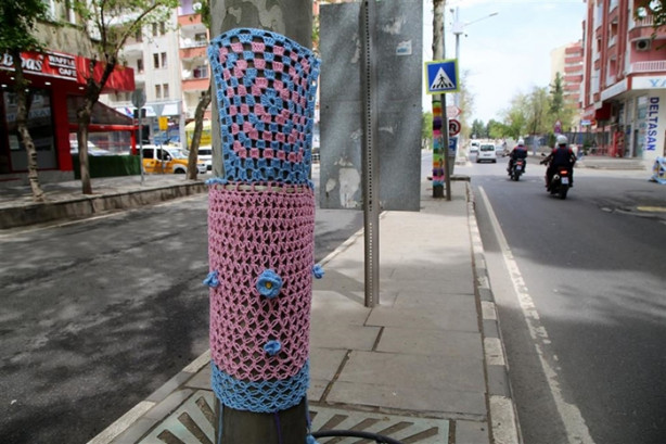 Foto - Diyarbakır'da ağaçlar kadınların el emeğiyle giydirildi