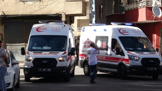 Foto - Diyarbakır'da akrabalar arası taşlı sopalı kavga: 3 yaralı