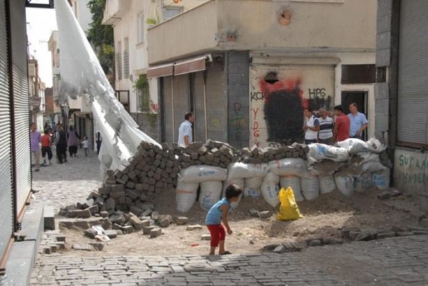 Diyarbakır'da çarşaflı hainlik!