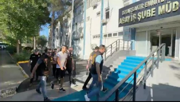 Foto - Diyarbakır'da "eksen" operasyonu! Çok sayıda kişi gözaltına alındı