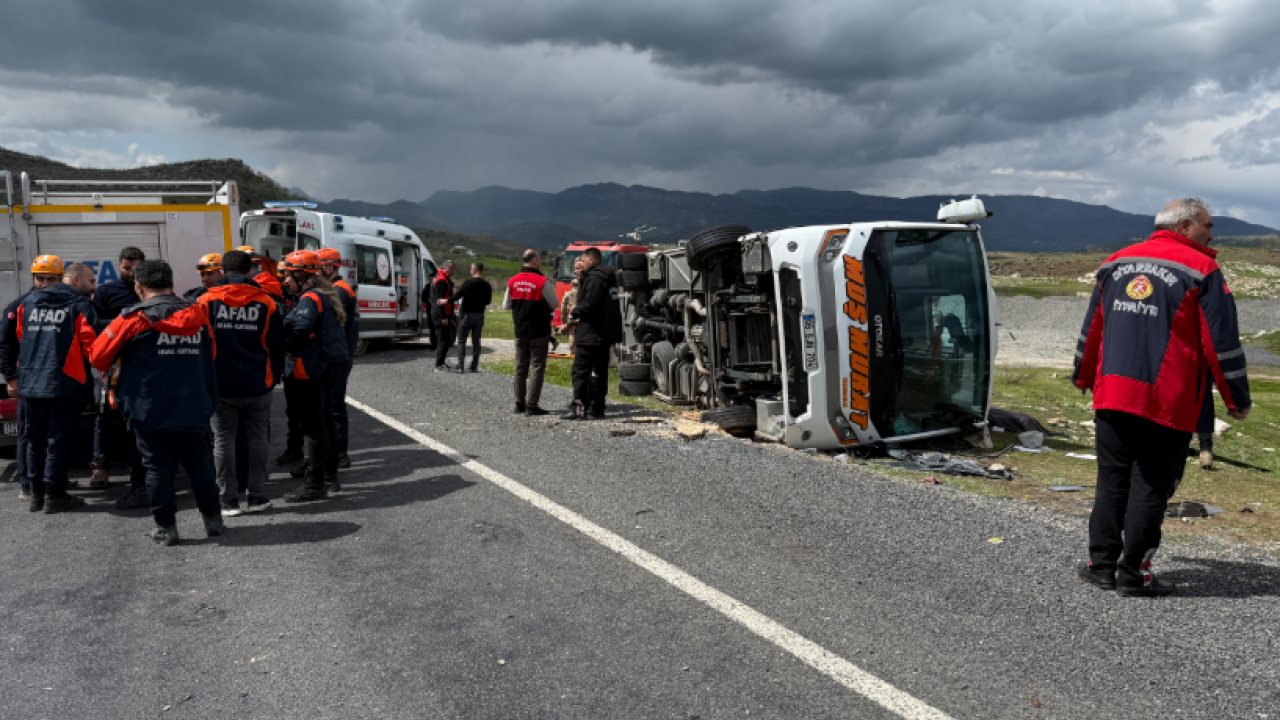 Diyarbakır’da feci kaza! Midibüs devrildi: Can kaybı ve yaralılar var