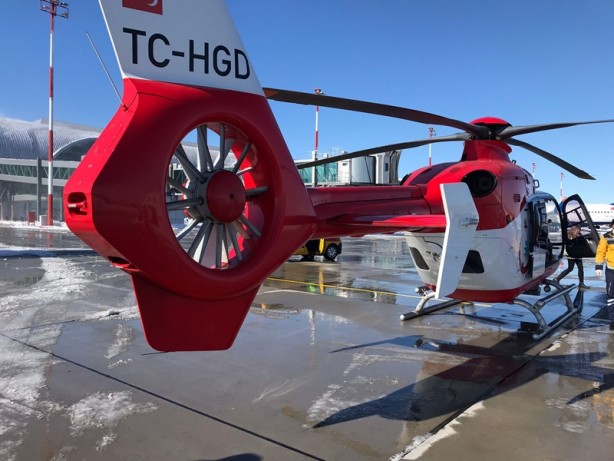 Diyarbakır'da gazdan etkilenen gence ambulans helikopterle ulaşıldı