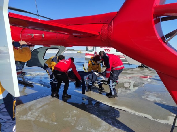 Foto - Diyarbakır'da gazdan etkilenen gence ambulans helikopterle ulaşıldı