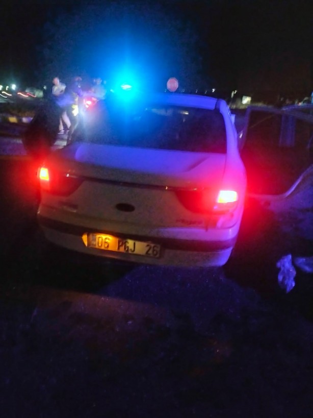 Foto - Diyarbakır’da iki otomobilin çarpıştığı kazada 4 kişi yaralandı