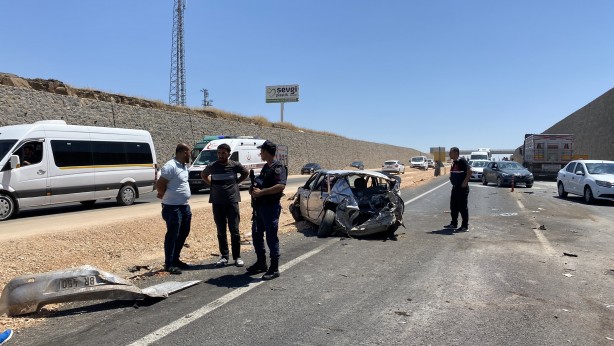 Foto - Diyarbakır’da iki tır ile otomobil çarpıştı
