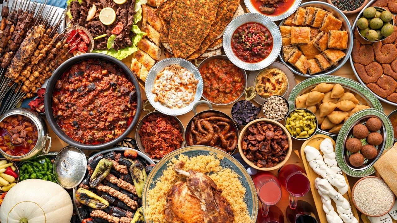 Diyarbakır'da lezzetin sırrı sumak ekşisinde: Meftuneden duvaklı pilava 48 lezzet noktasıyla gastronomi rotası