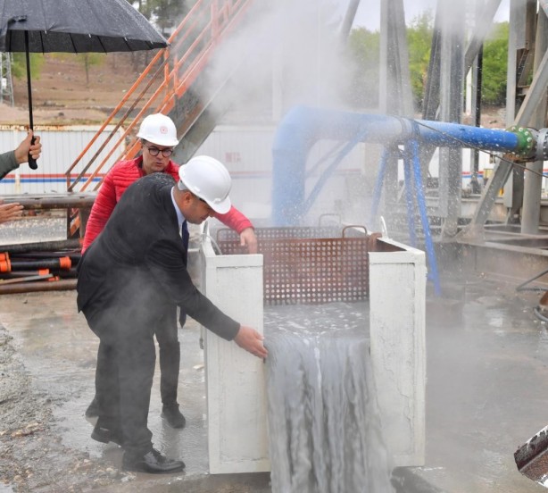 Foto - Diyarbakır'da sondaj vurulmuştu! 2 bin metre derinlikten müthiş haber geldi